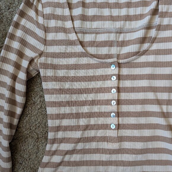 Lovers + Friends Henley Top - Picture 2 of 8